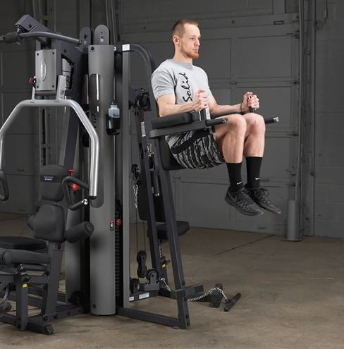 Body Solid Beinhebe-/Dip-Station GKR9