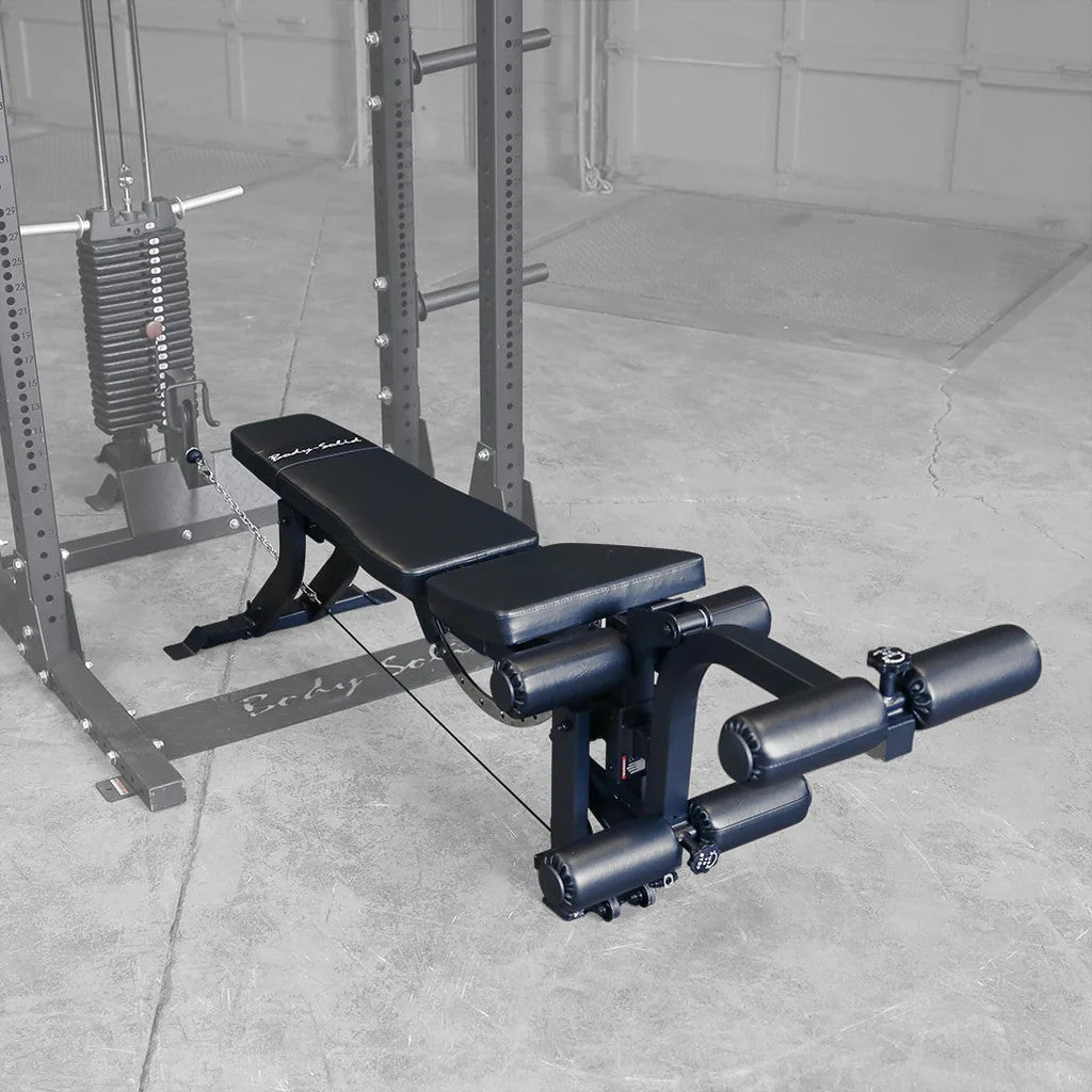 Body Solid Trainingsbank mit kabelgebundenem Beinteil (GLEG)