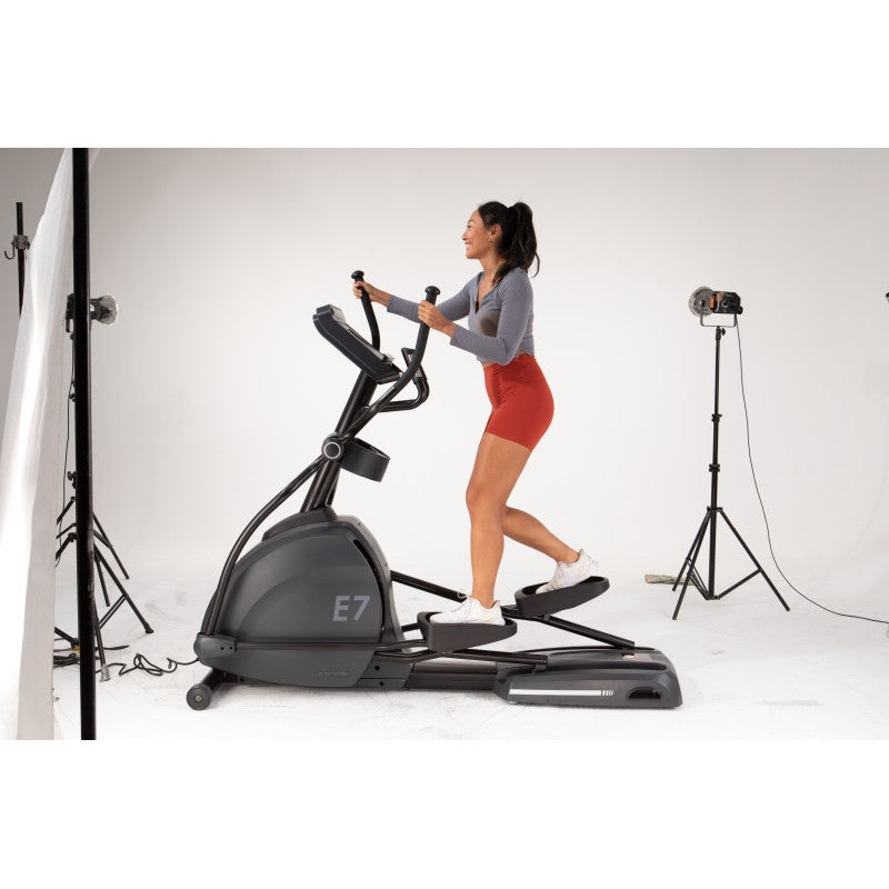 Circle Fitness E7 LED Crosstrainer – Ansicht 11
