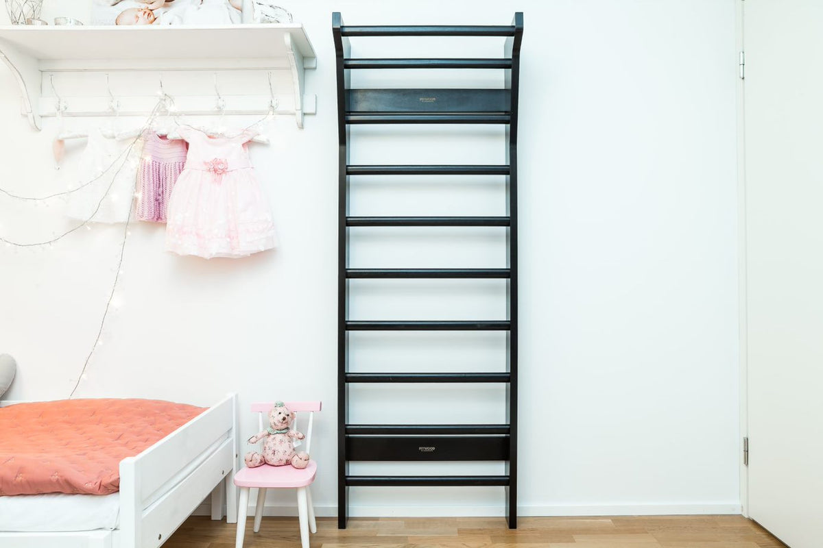 Fitwood Sprossenwand TAIMI Mini schwarzes Holz