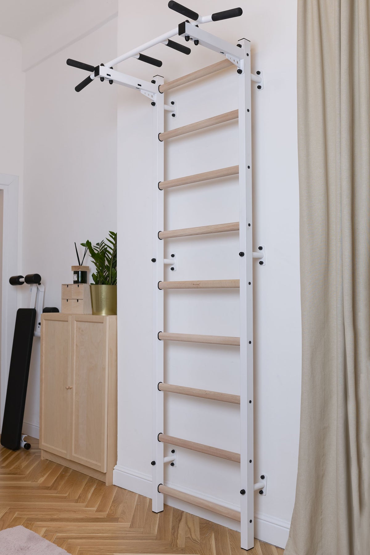 BenchK Sprossenwand 721W, Metall weiss/Buche hell