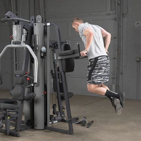 Body Solid Beinhebe-/Dip-Station GKR9