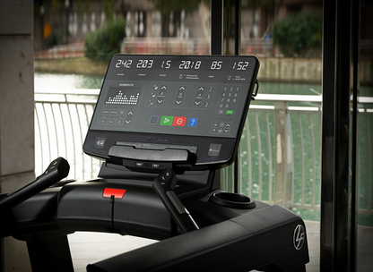 Life Fitness Club Series + SL Laufband