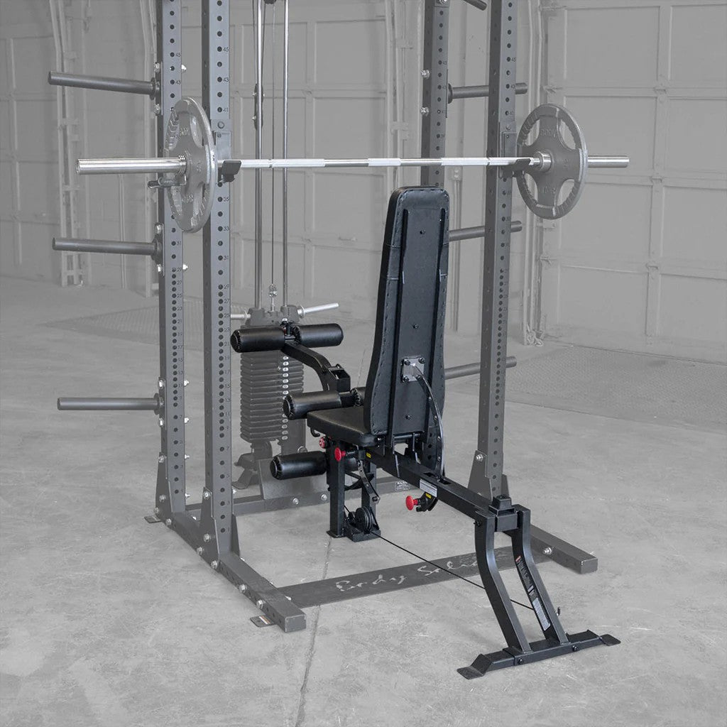 Body Solid  Trainingsbank mit kabelgebundenem Beinteil (GLEG)