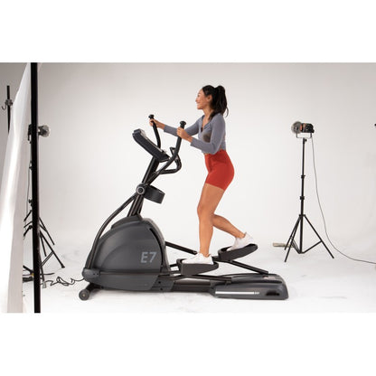 Circle Fitness E7 LED Crosstrainer – Ansicht 11